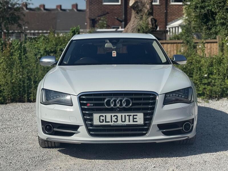 Audi Audi S8 view 4
