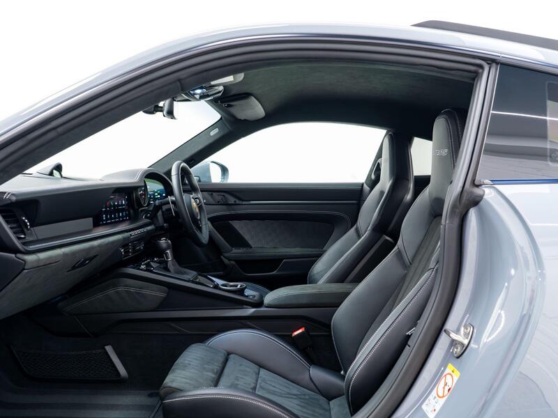 Porsche 911 view 2