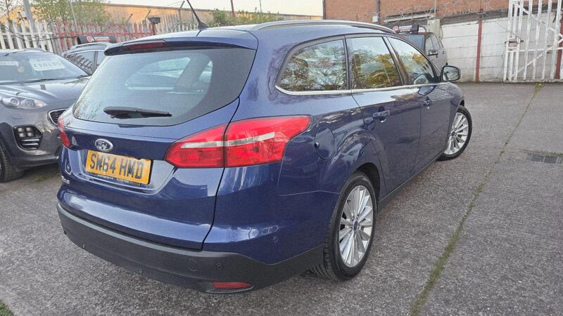 Ford Focus view 3