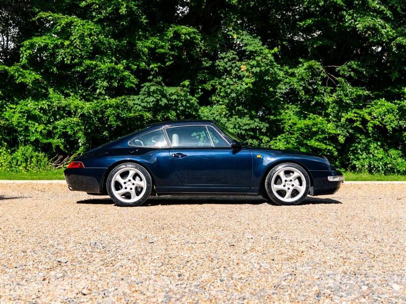 Porsche 911 view 6