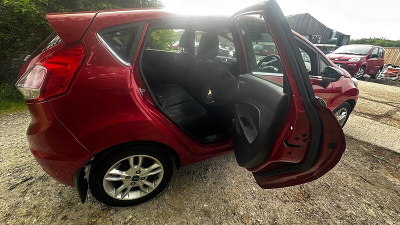 2016 Ford Fiesta — photo 6