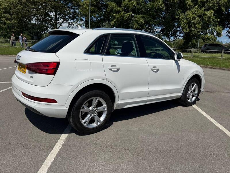 Audi Q3 view 4