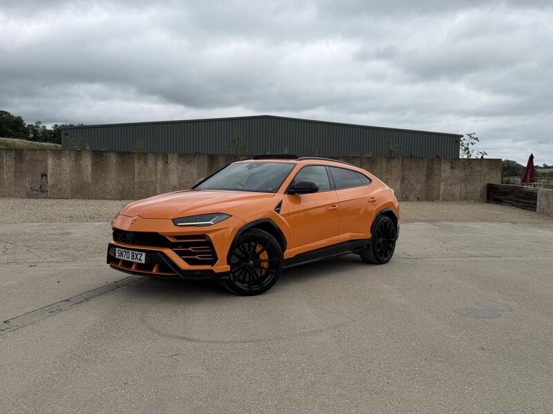 Lamborghini Urus view 5