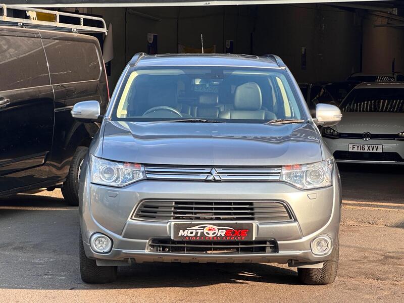 Mitsubishi Outlander view 3