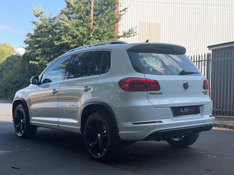 Volkswagen Tiguan view 4