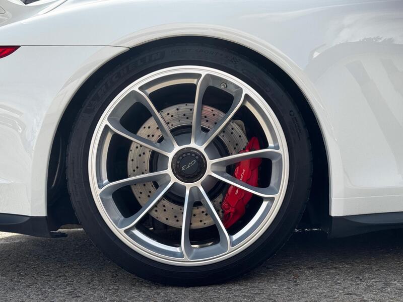 Porsche 911 view 4