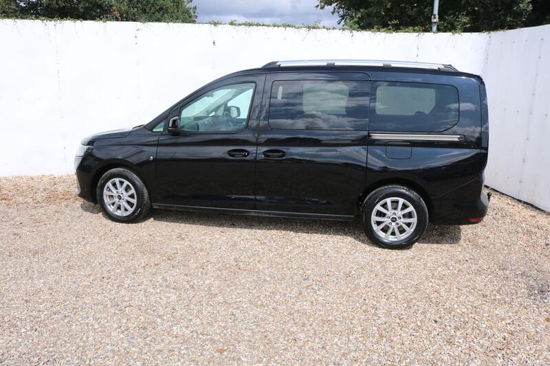 Ford Grand Tourneo Connect view 4