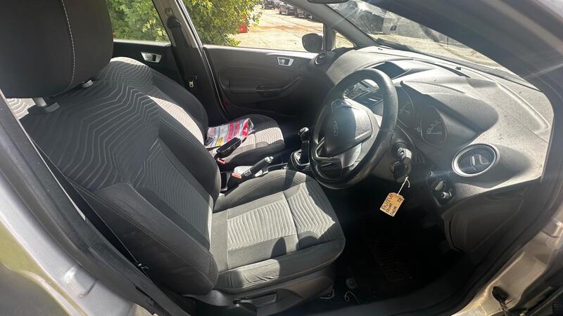 2013 Ford Fiesta — photo 8