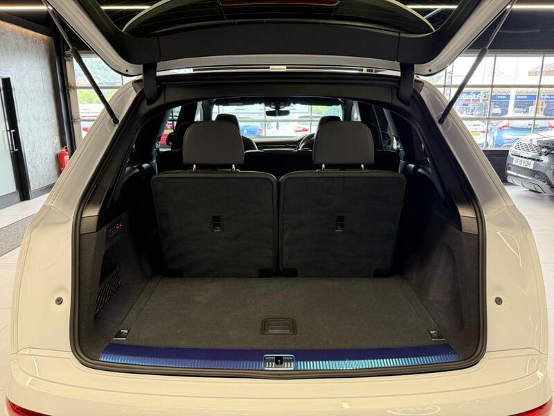 Audi SQ7 view 37
