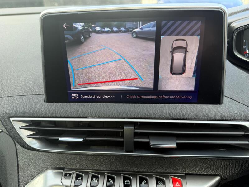 Peugeot 3008 view 5