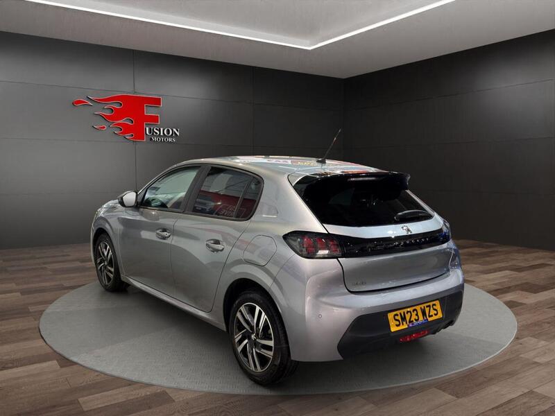 Peugeot 208 view 6