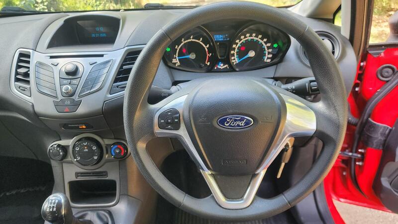 2014 Ford Fiesta — photo 22
