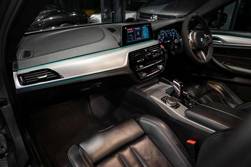 BMW M5 view 4