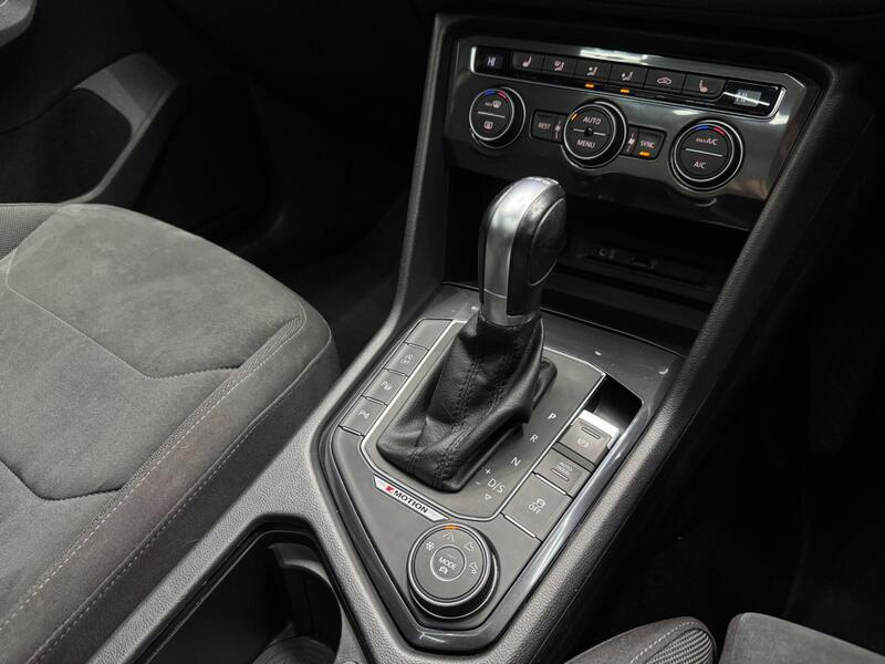 Volkswagen Tiguan view 24
