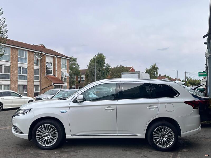 Mitsubishi Outlander view 5