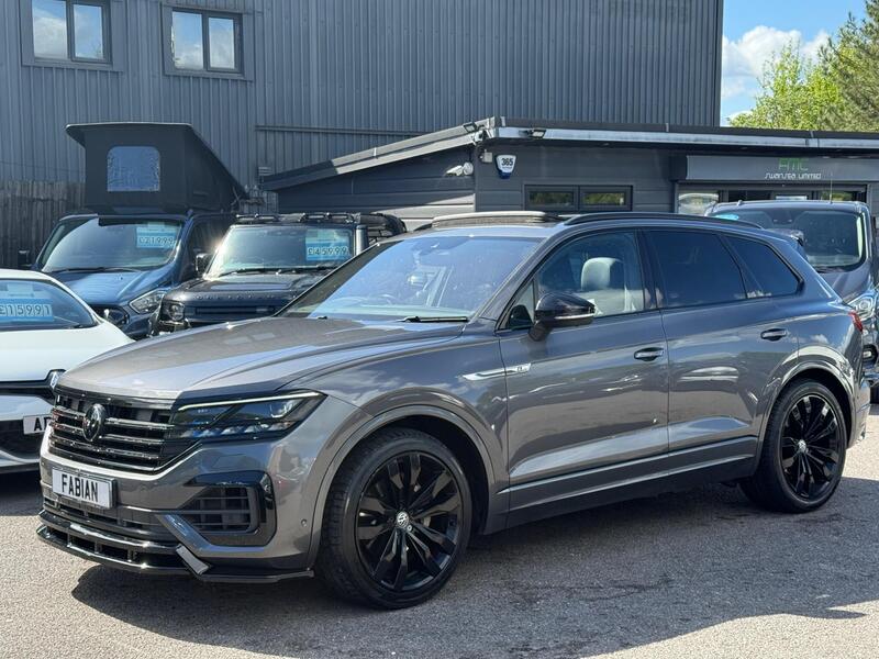 Volkswagen Touareg view 5