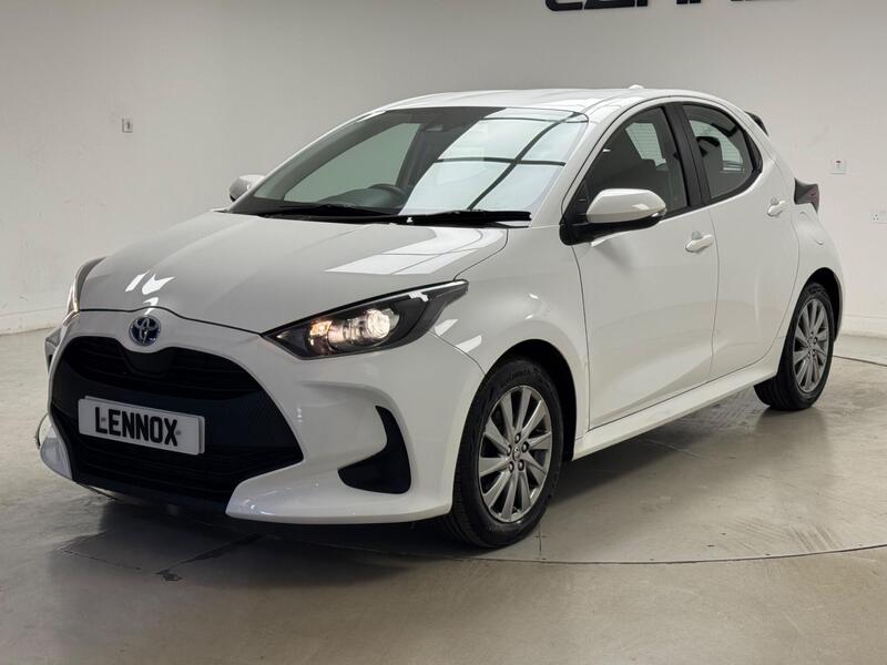 Toyota Yaris view 3