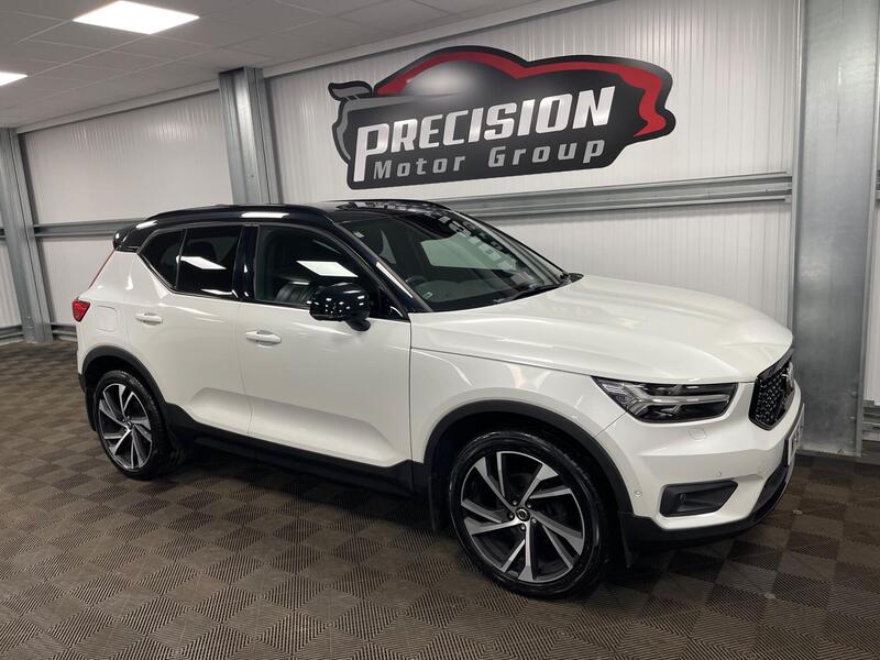 Volvo XC40 view 3