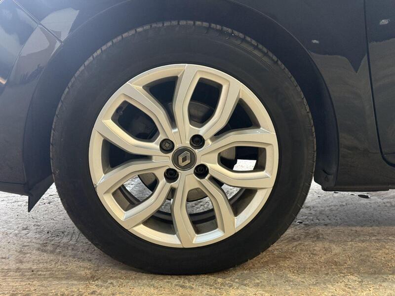 Renault Clio view 36