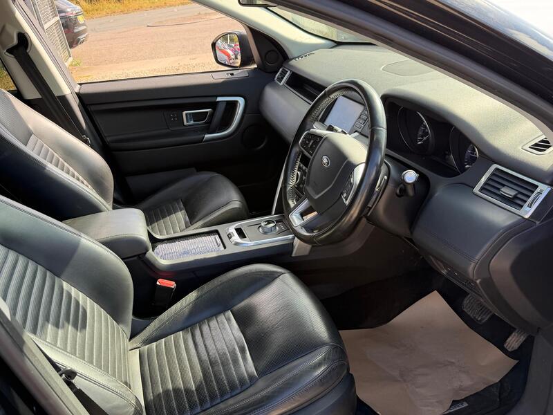 Land Rover Discovery Sport view 6