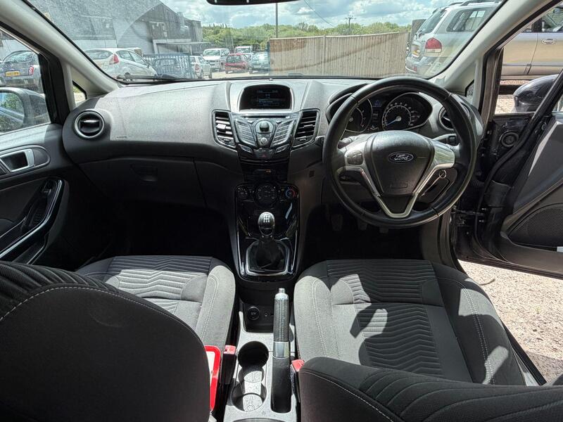 2013 Ford Fiesta — photo 12
