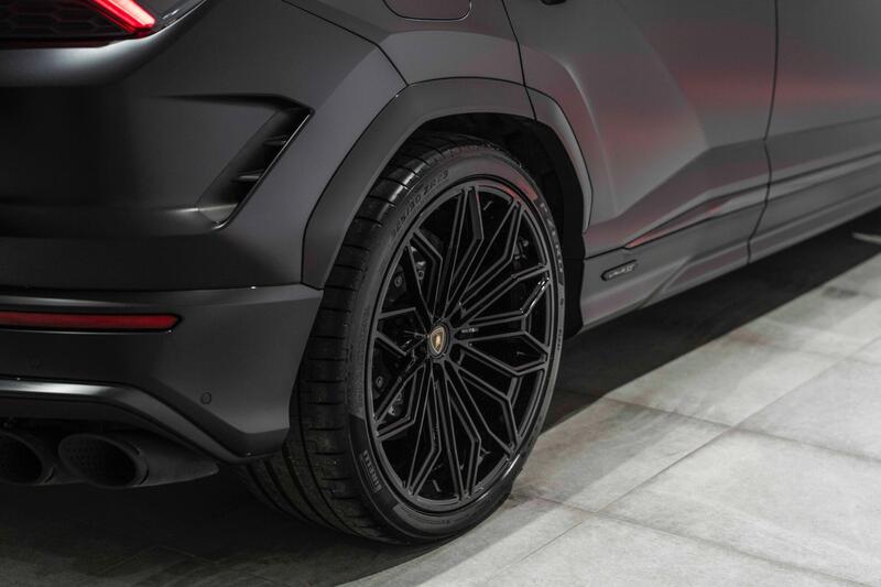 Lamborghini Urus view 4