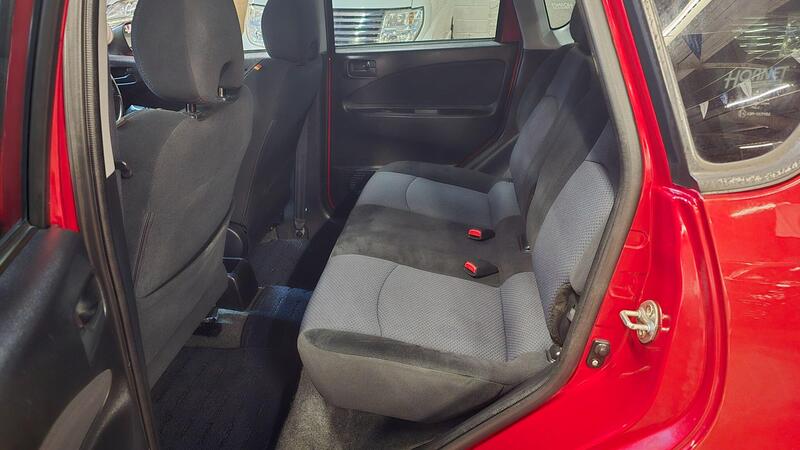 Mitsubishi Colt view 4
