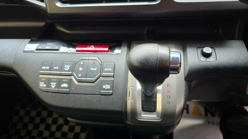 Honda Stepwagon view 6