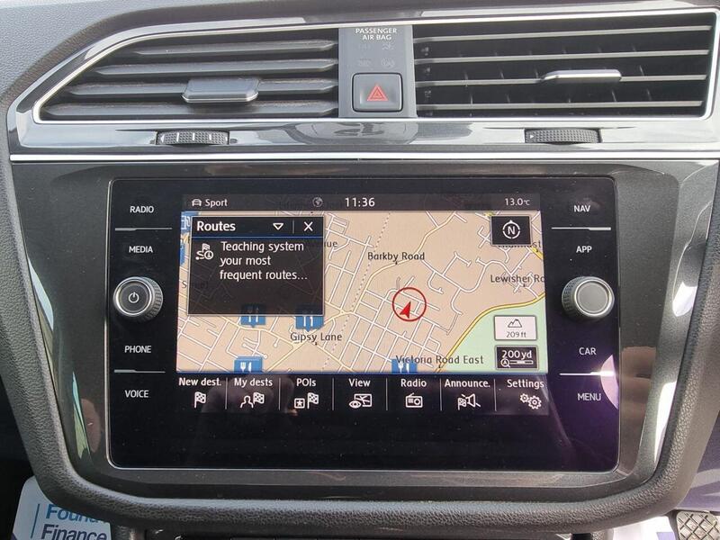 Volkswagen Tiguan view 3