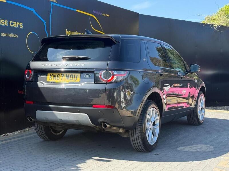 Land Rover Discovery Sport view 5
