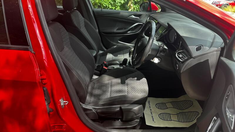 2017 Vauxhall Astra — photo 13