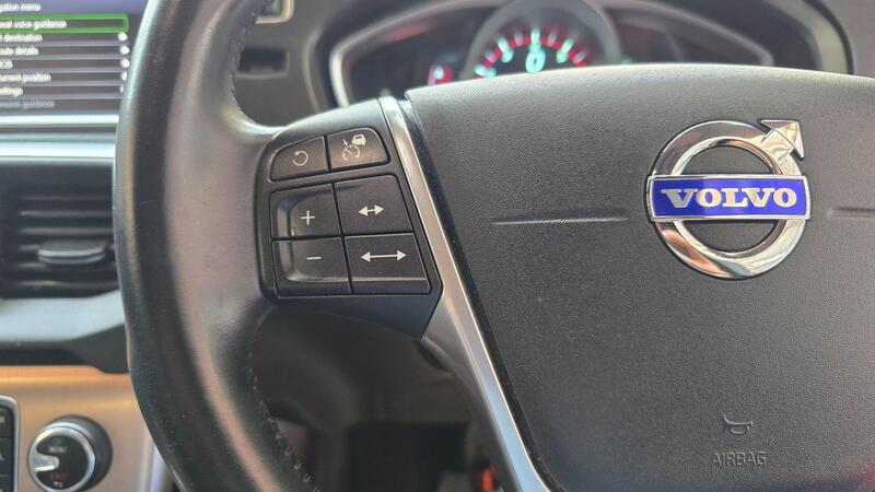 Volvo V40 Cross Country view 6