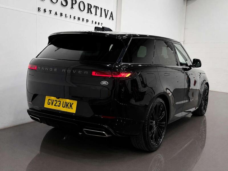 Land Rover Range Rover Sport view 4