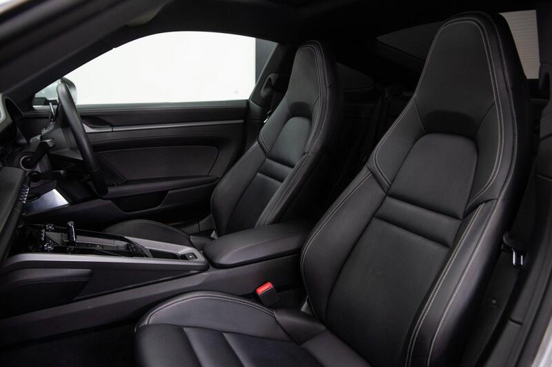 Porsche 911 view 4