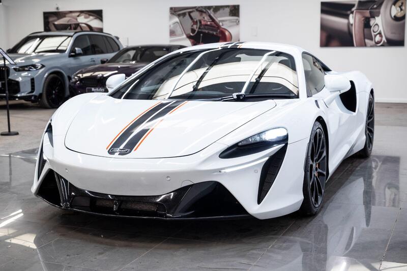 Mclaren Artura view 4