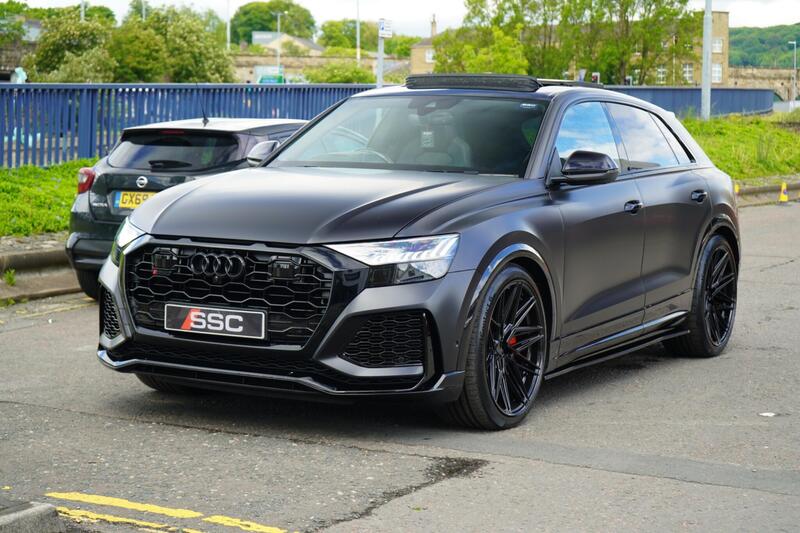 Audi RS Q8 view 7