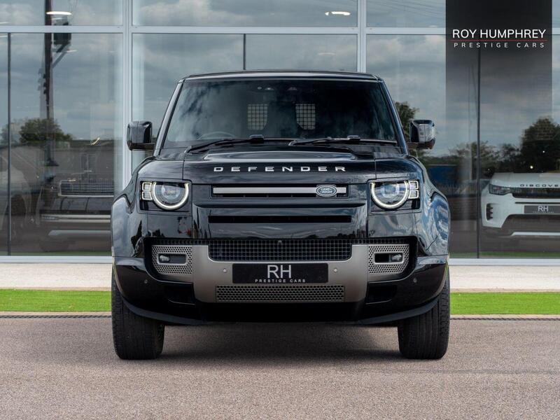 Land Rover Defender 90 view 4