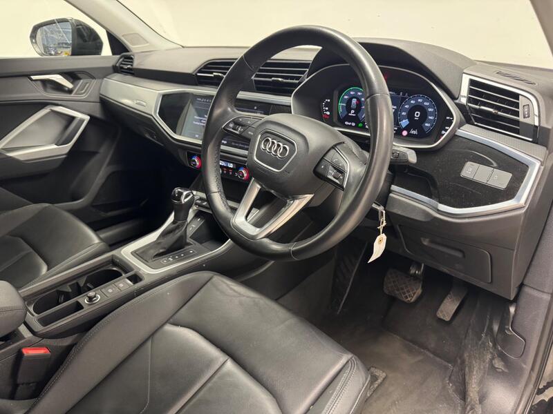 Audi Q3 view 7