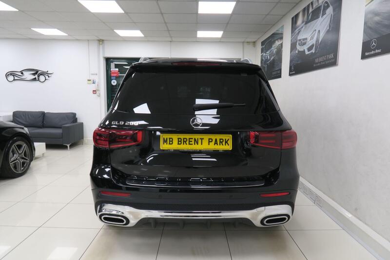 Mercedes-Benz Mercedes-Benz GLB view 2