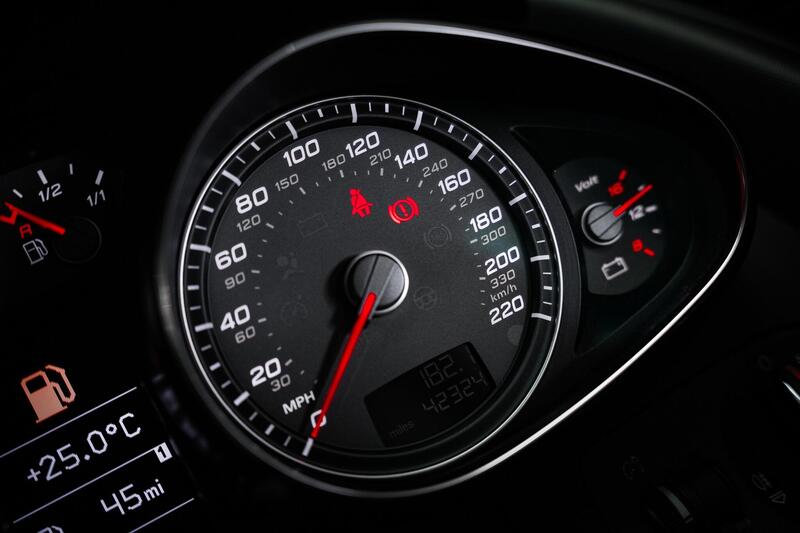 Audi R8 view 5