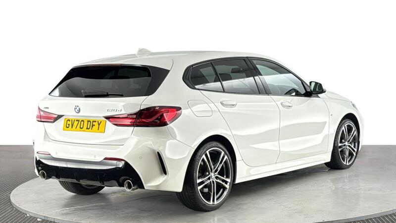 BMW 1 Series view 4