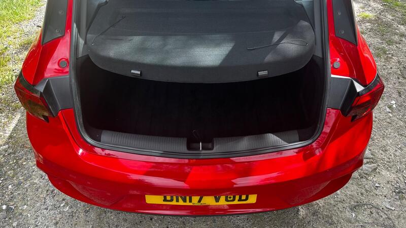2017 Vauxhall Astra — photo 27
