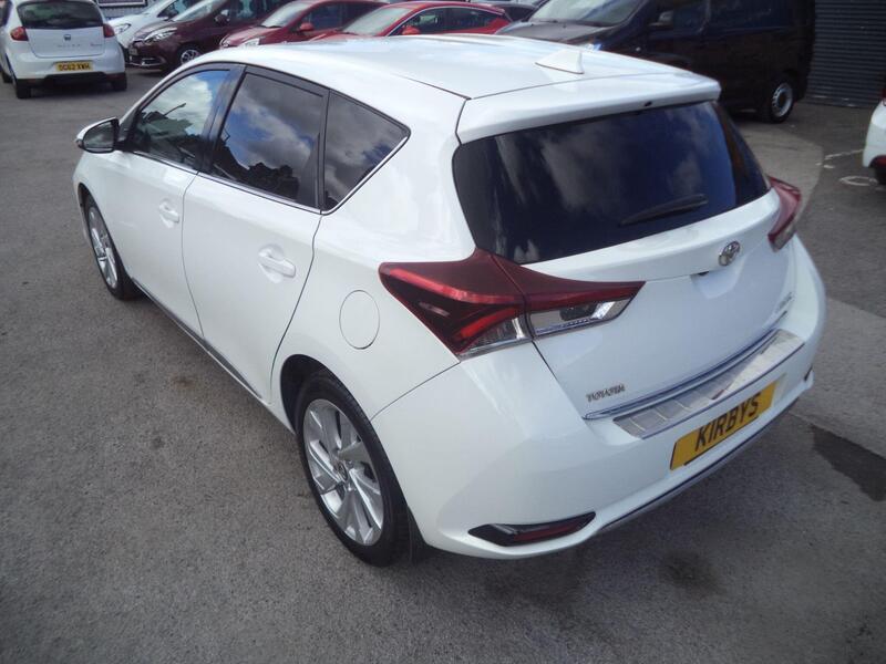 Toyota Auris view 5