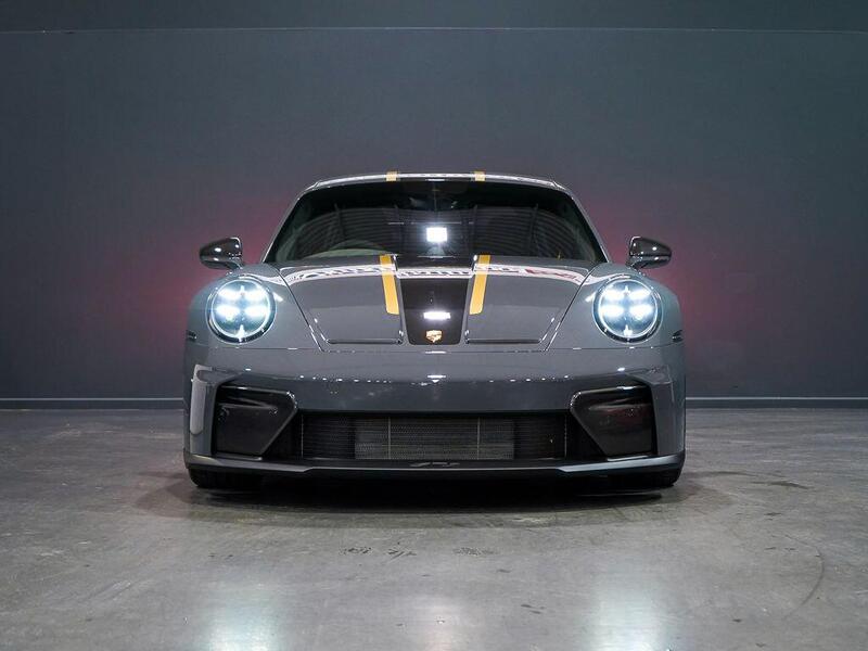 Porsche 911 view 6
