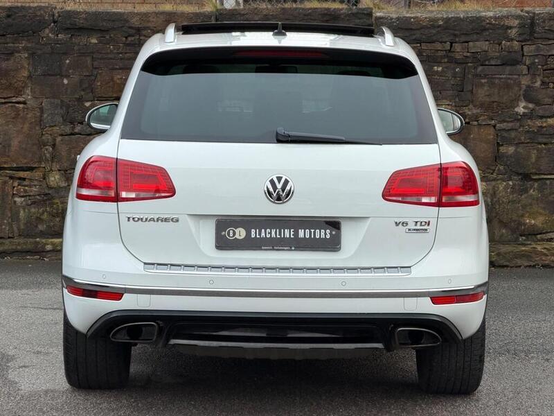 Volkswagen Touareg view 6