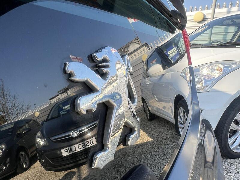 Peugeot 107 view 7