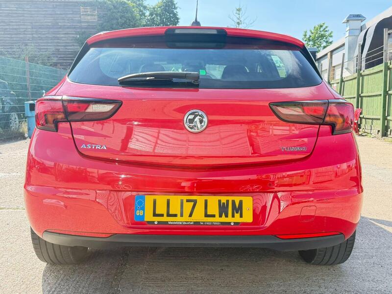 Vauxhall Astra view 4