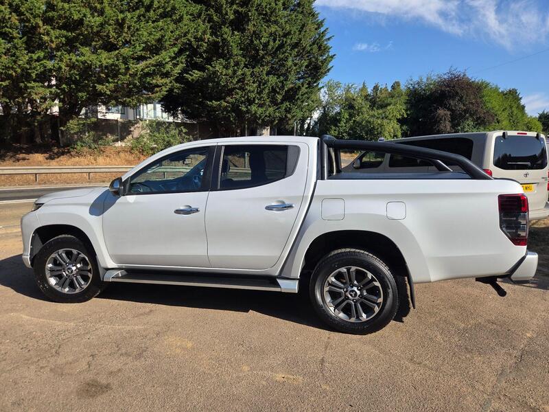 Mitsubishi L200 view 4