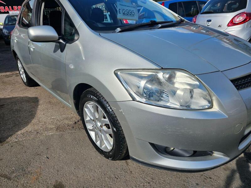 Toyota Auris view 2