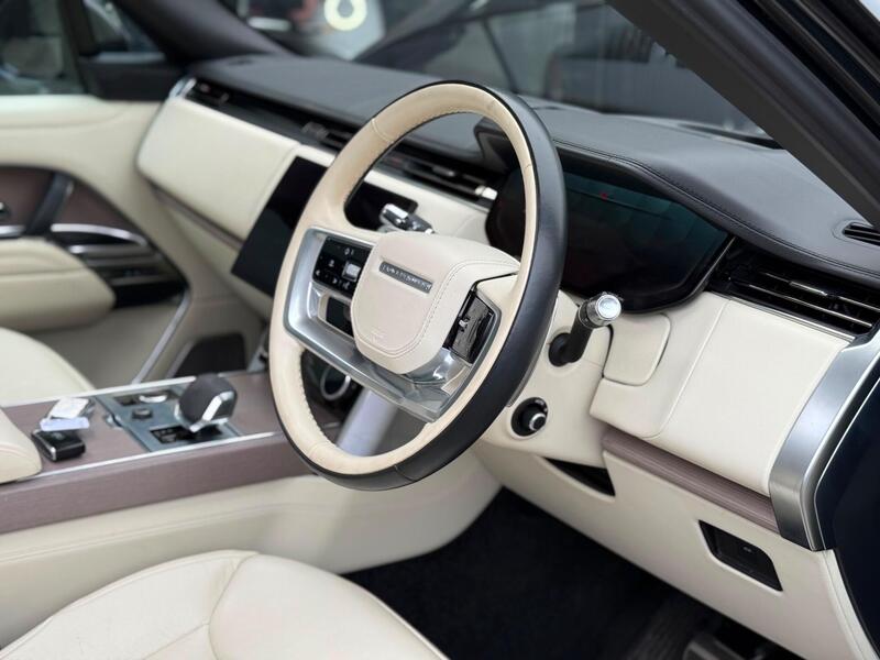 Land Rover Range Rover view 2
